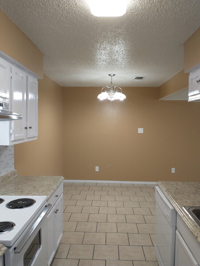 Primary Photo - 2819 Cottonwood Ln