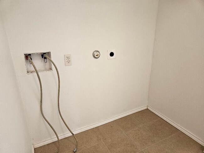 Building Photo - 105 Ila St