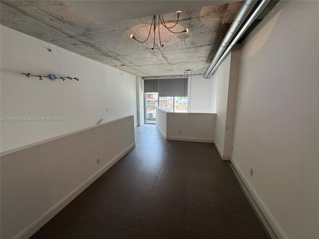 Building Photo - 690 SW 1st Ct
