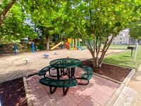 Building Photo - 600 Reusens Rd