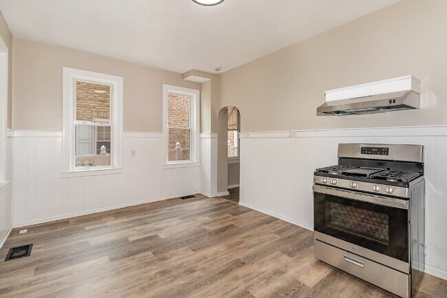 Building Photo - 303 Ridge Ave