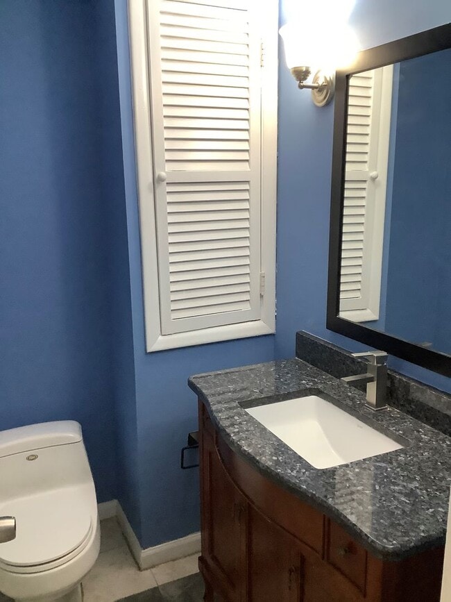 Building Photo - SPACIOUS SINGLE FAMILY HOME FOR RENT