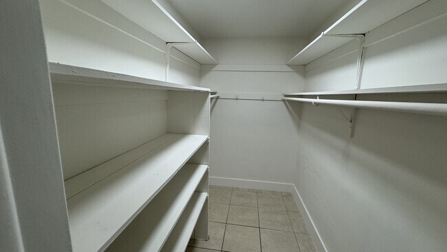 Building Photo - 840 S 63rd Ave