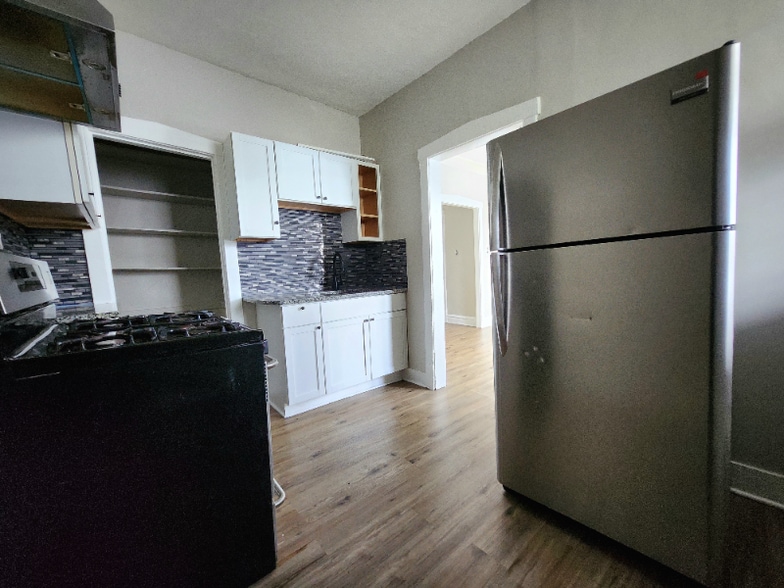 Building Photo - 7850 S Burnham Ave