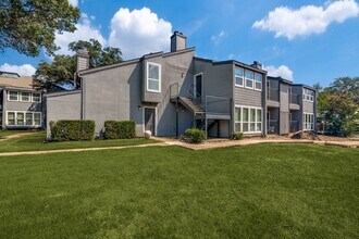 Building Photo - Trinity Meadows 1216