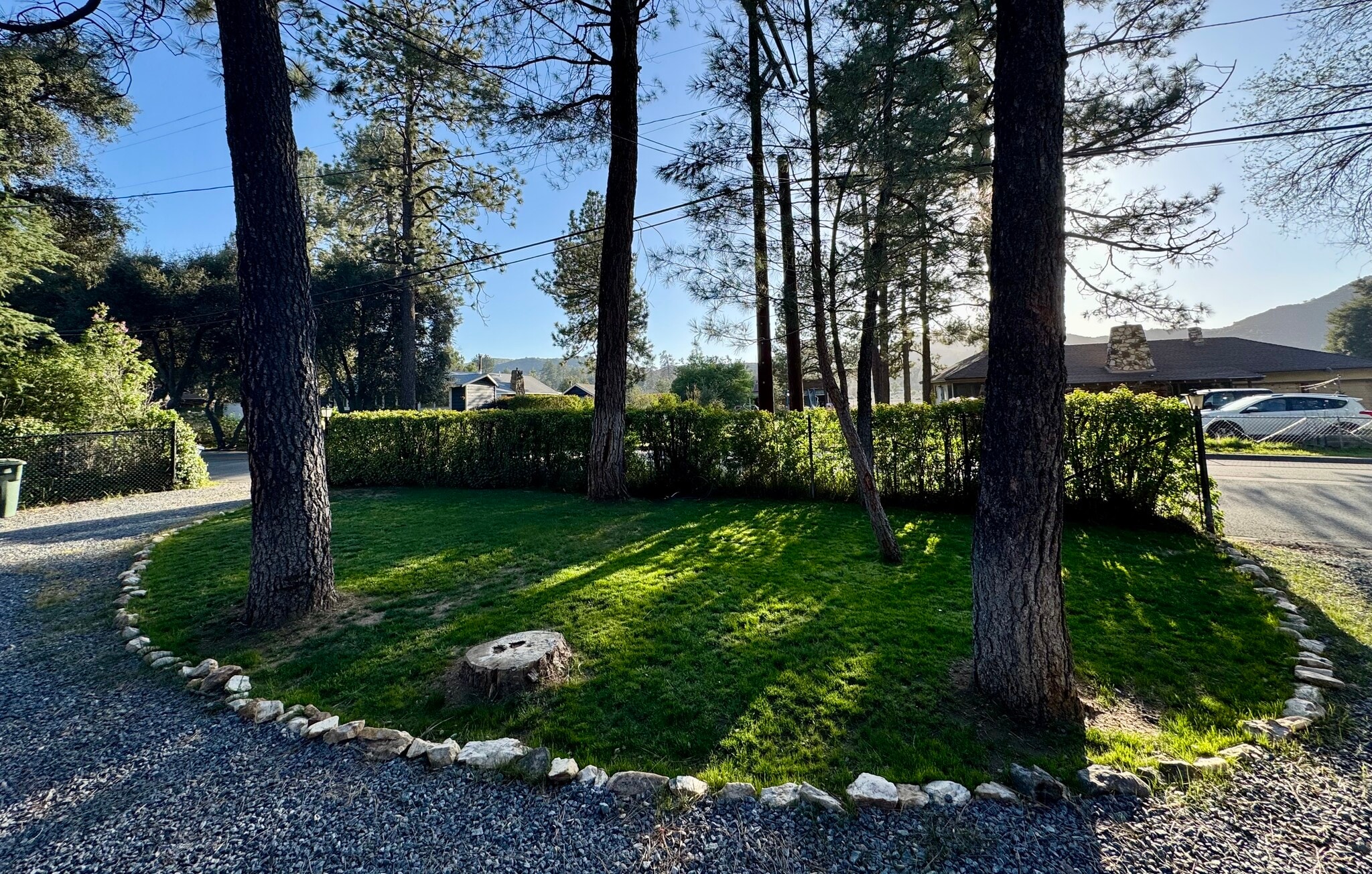 Front yard circular driveway - 7627 Pine Blvd