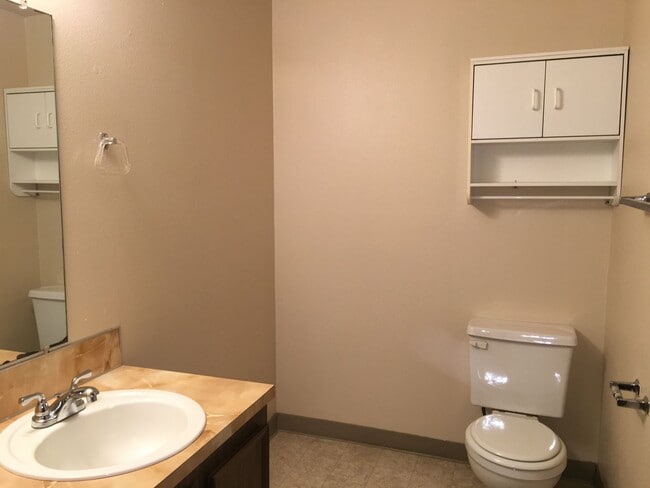 Building Photo - Easy Access to PCC Sylvania Campus, I-5