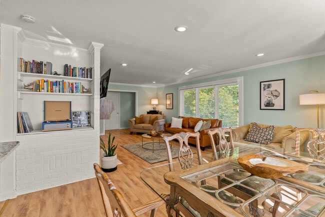 Building Photo - 2 Shannon Dr