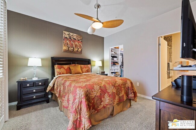 Building Photo - 930 E Palm Canyon Dr