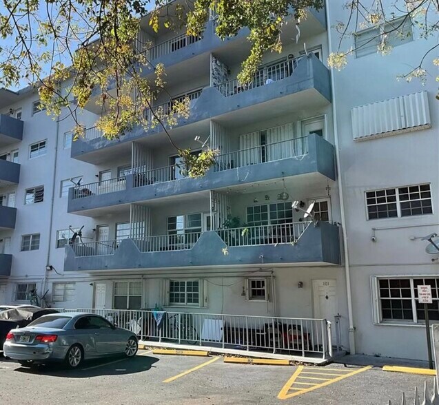 Primary Photo - 528 Meridian Ave