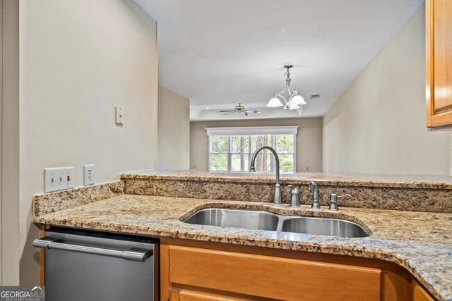 Building Photo - 1043B Clubhouse Ln