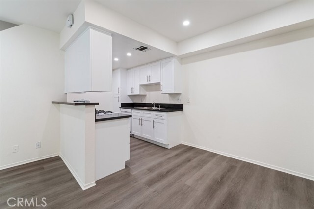 Building Photo - 731 E Cypress Ave
