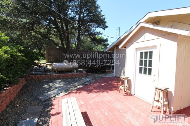 Building Photo - 2 Bed, 1 Bath House w/ AC, Storage Barn