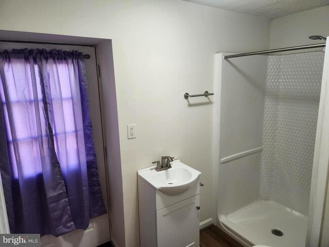 Building Photo - 37130 Mowry Ln