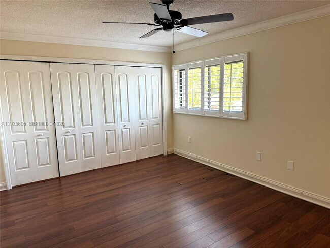 Building Photo - 4710 SW 67th Ave