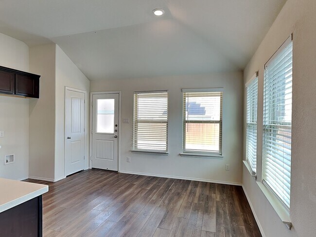 Building Photo - 316 Saguaro Dr