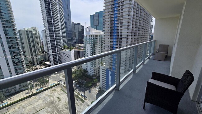 Building Photo - 1155 Brickell Bay Dr