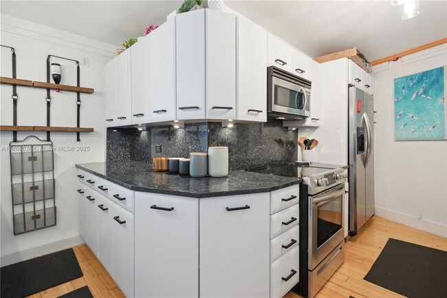 Building Photo - 1881 Washington Ave