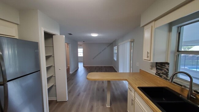 Building Photo - Charming 4-Bed, 2-Bath Home with Pool in Seffner, FL 33584