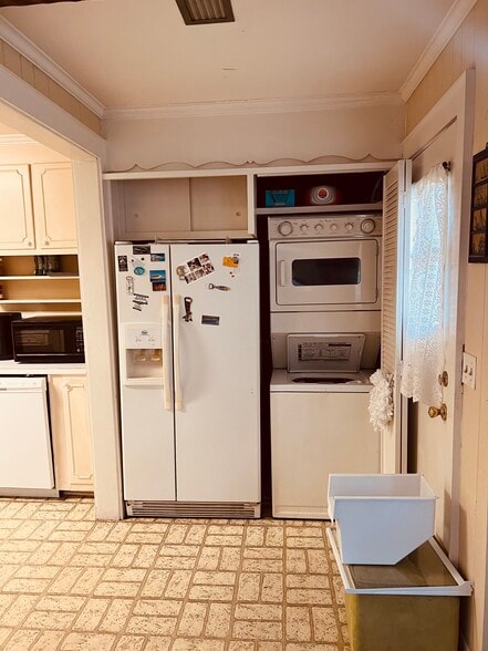 Building Photo - 1040 Roundknob Ave