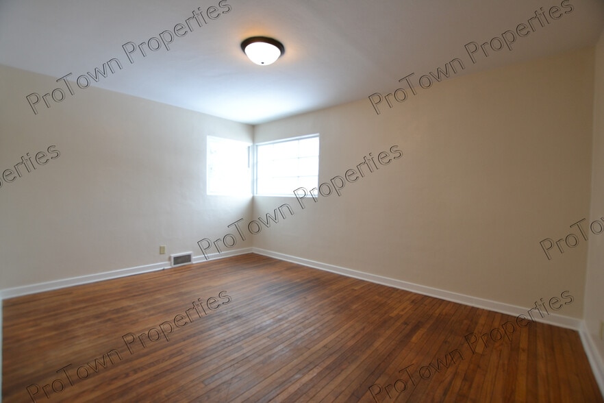 Building Photo - 1318 Oneida St