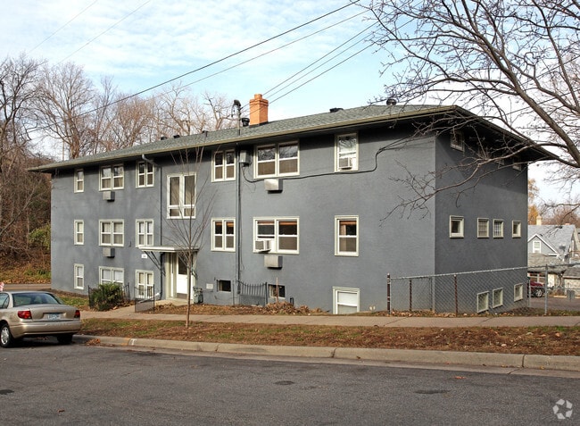 Primary Photo - Riviera Apartments