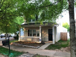 Building Photo - Huntersville with Fenced Yard