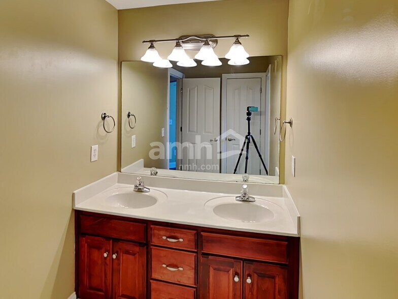 Building Photo - 416 Savannah Rdg