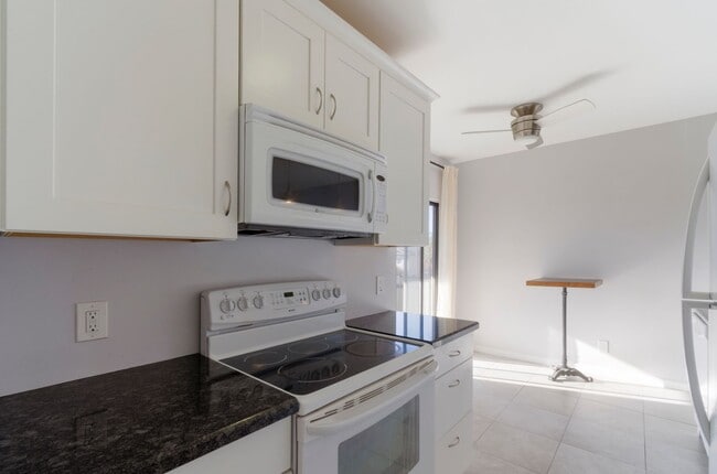 Building Photo - Great Columbus Condo!