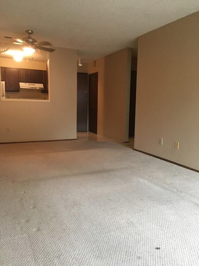 Building Photo - Move in special available now!!