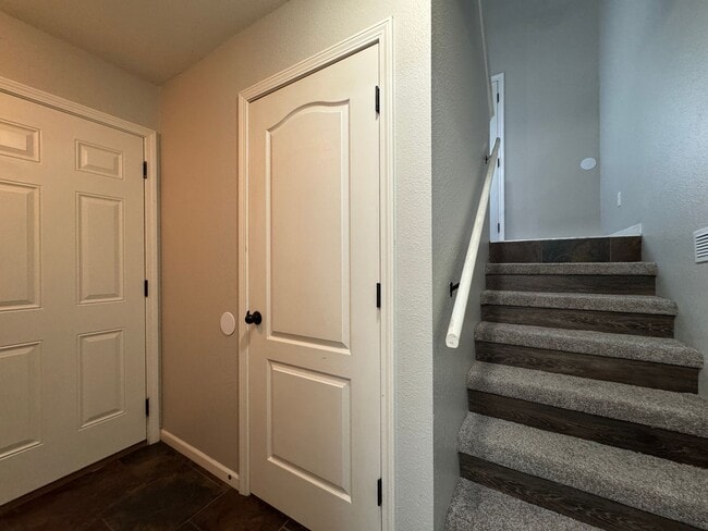 Building Photo - Well Maintained 4 Bedroom with a Privacy F...