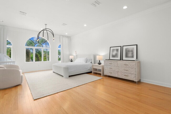 Building Photo - 2739 NE 15th St