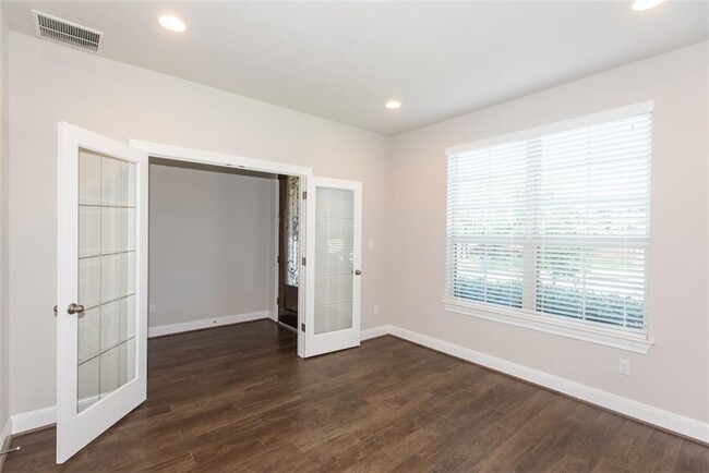 Building Photo - 15804 Cinca Terra Dr