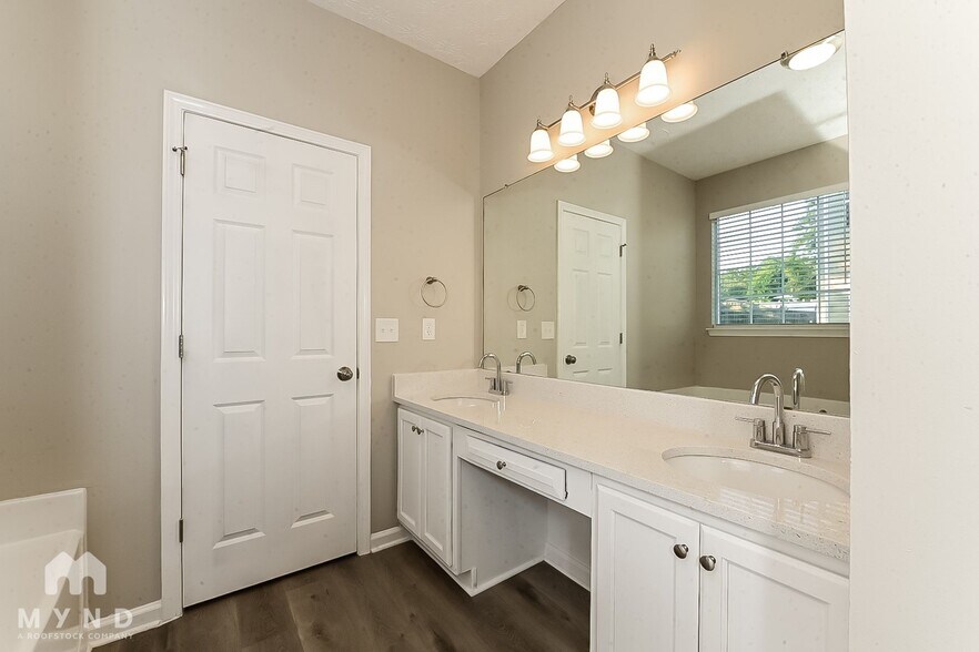 Building Photo - 7877 Collinswood Ct