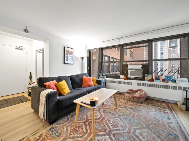 Building Photo - 6118 N Sheridan Rd