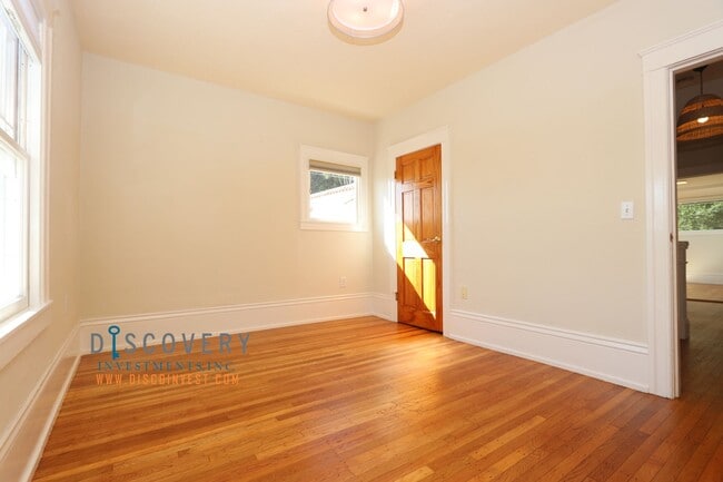 Building Photo - Coveted Piedmont Craftsman Home