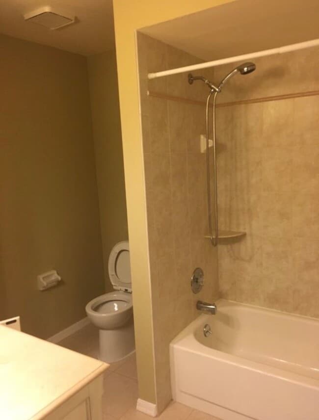 Building Photo - 27911 Hacienda E Blvd