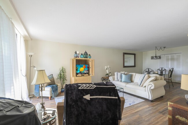 Building Photo - 1200 Marine Way