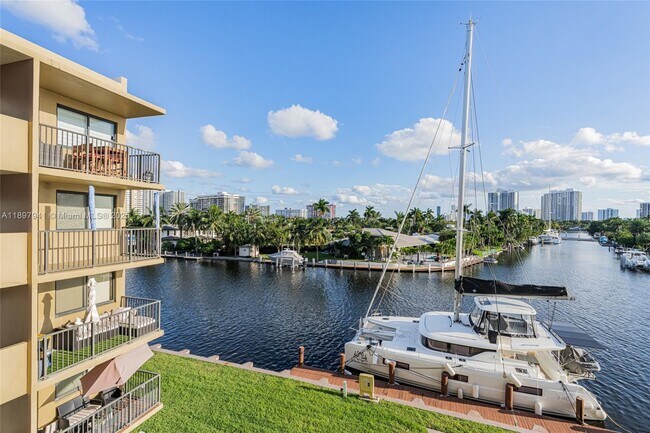 Building Photo - 301 Golden Isles Dr