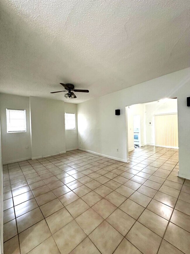 Building Photo - Huge 3 Bed House For Rent