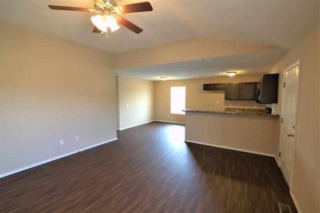 Building Photo - 3 Bedroom, 2 Bathroom in Nixa!