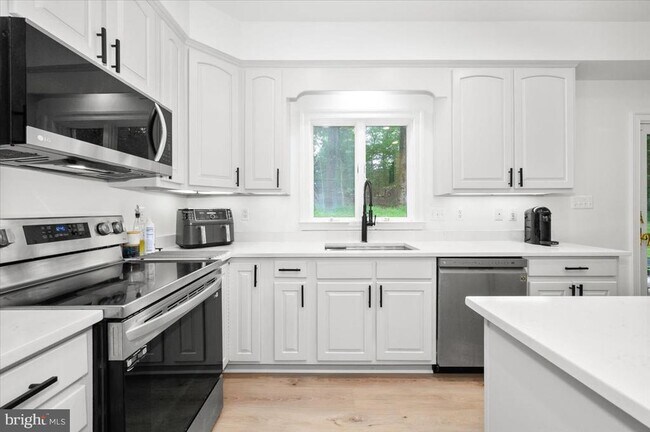 Building Photo - 8225 Hawkins Creamery Rd