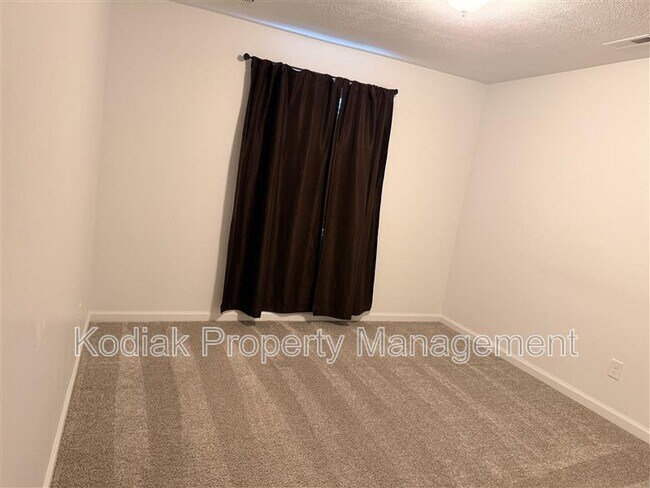 Building Photo - 3155 N 1500 E