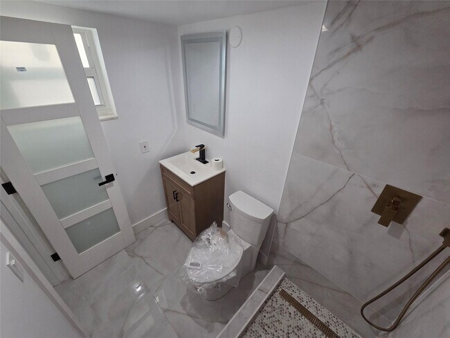 Building Photo - 251 S Cypress Rd