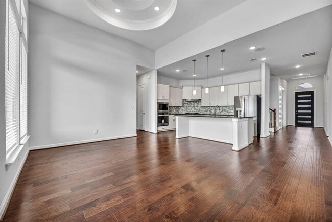 Building Photo - 252 Sabino Dr