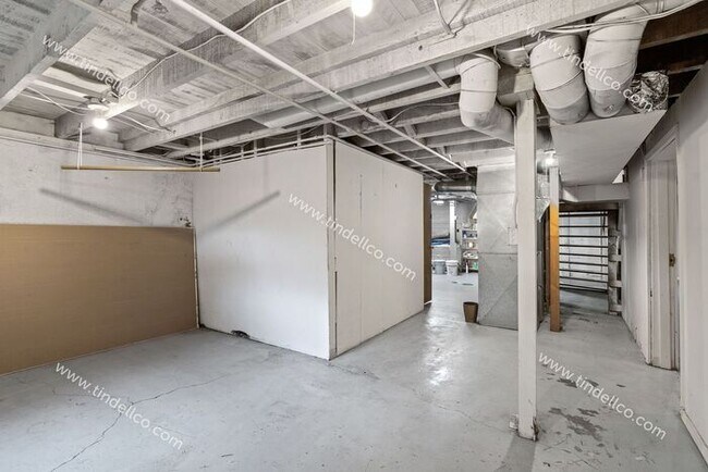 Building Photo - 4 Bedroom, 3 Bathroom Home 3000 + Square feet - A Must See In Abernethy School Boundary