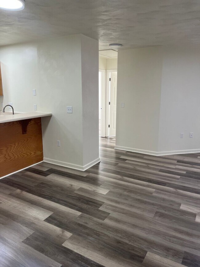 Building Photo - 4 Bedroom 2 Bathroom 1st Floor