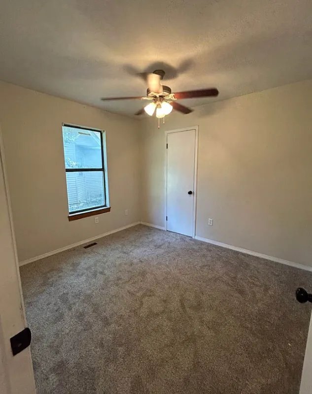 Building Photo - 1409 N Clay Ave