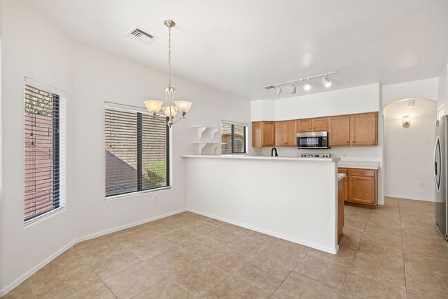 Building Photo - 3 Bedroom Home Located in Sycamore Park