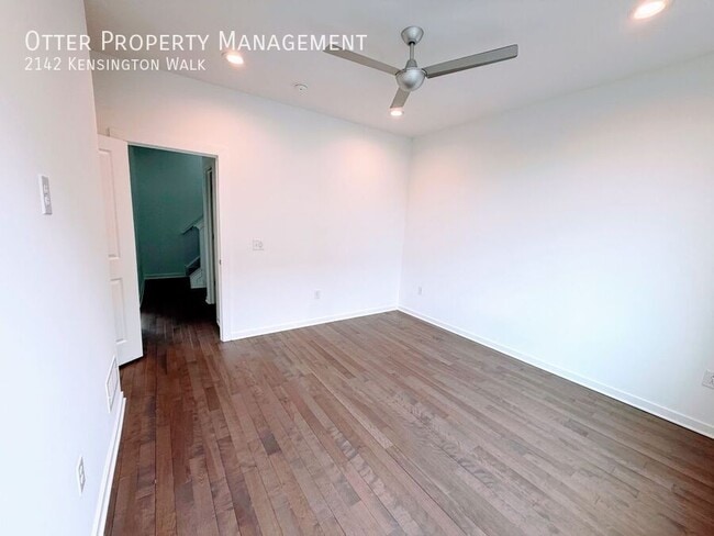 Building Photo - 2142 Kensington Walk